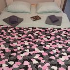 Двухкомнатный номер с двумя двуспальными кроватями