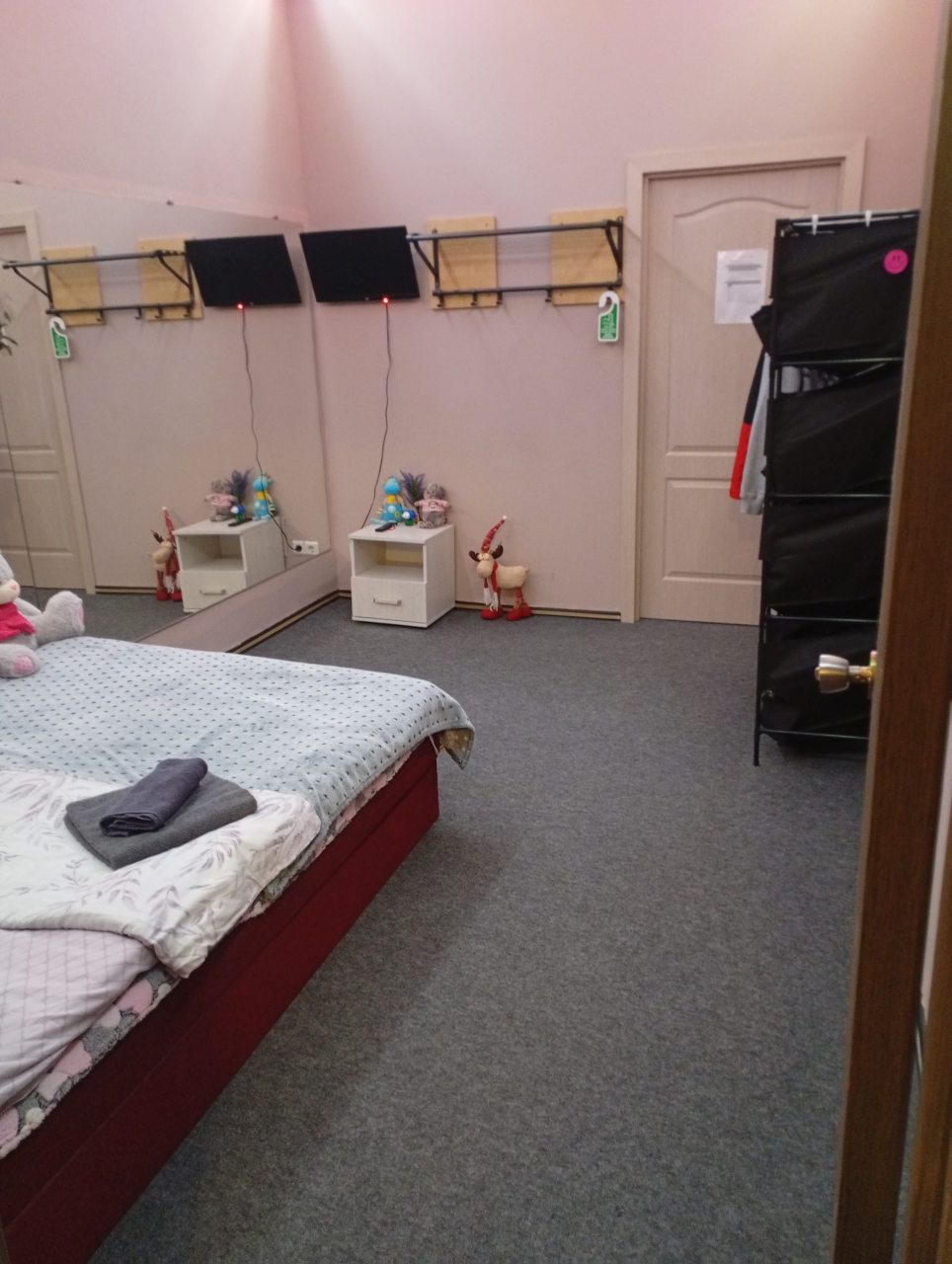 Двухкомнатный номер с двумя двуспальными кроватями