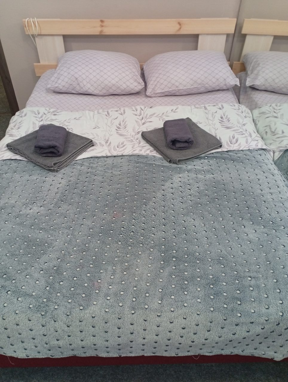 Двухкомнатный номер с двумя двуспальными кроватями