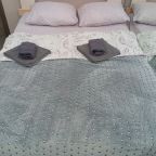 Двухкомнатный номер с двумя двуспальными кроватями