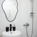 Апартаменты (Студия в стиле минимализм рядом с Ботаническим садом), Апартаменты Zen Home (Гостиничная 5)