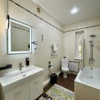 ванная комната в люксе с балконом и полулюксе