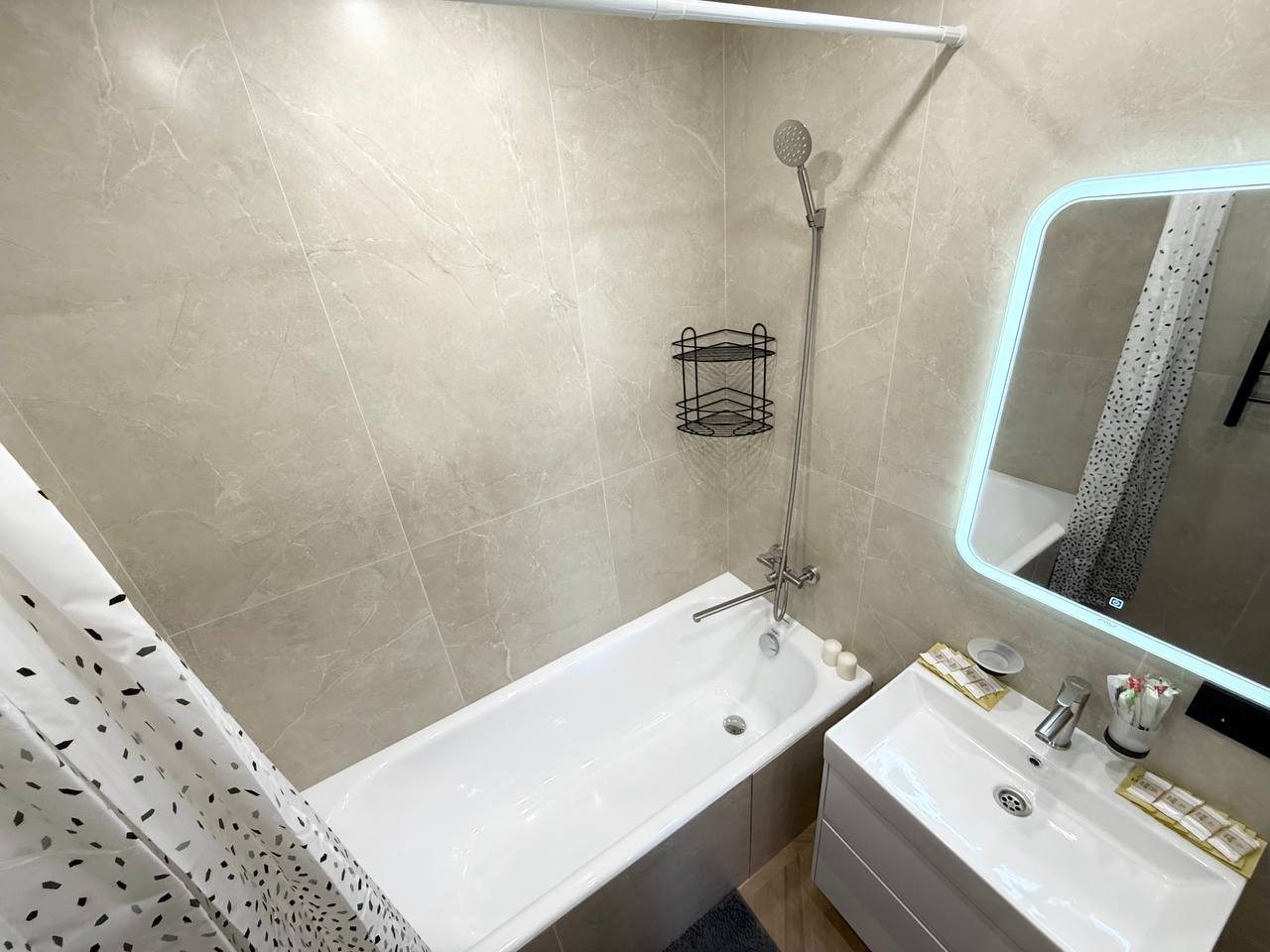 Апартаменты (Трёхкомнатные Анненки, 38к1), Апартаменты В Анненках