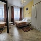 Люкс (Люкс с 1 большой кроватью, 1 маленькой и диваном), Отель БОЛКОНСКИЙ