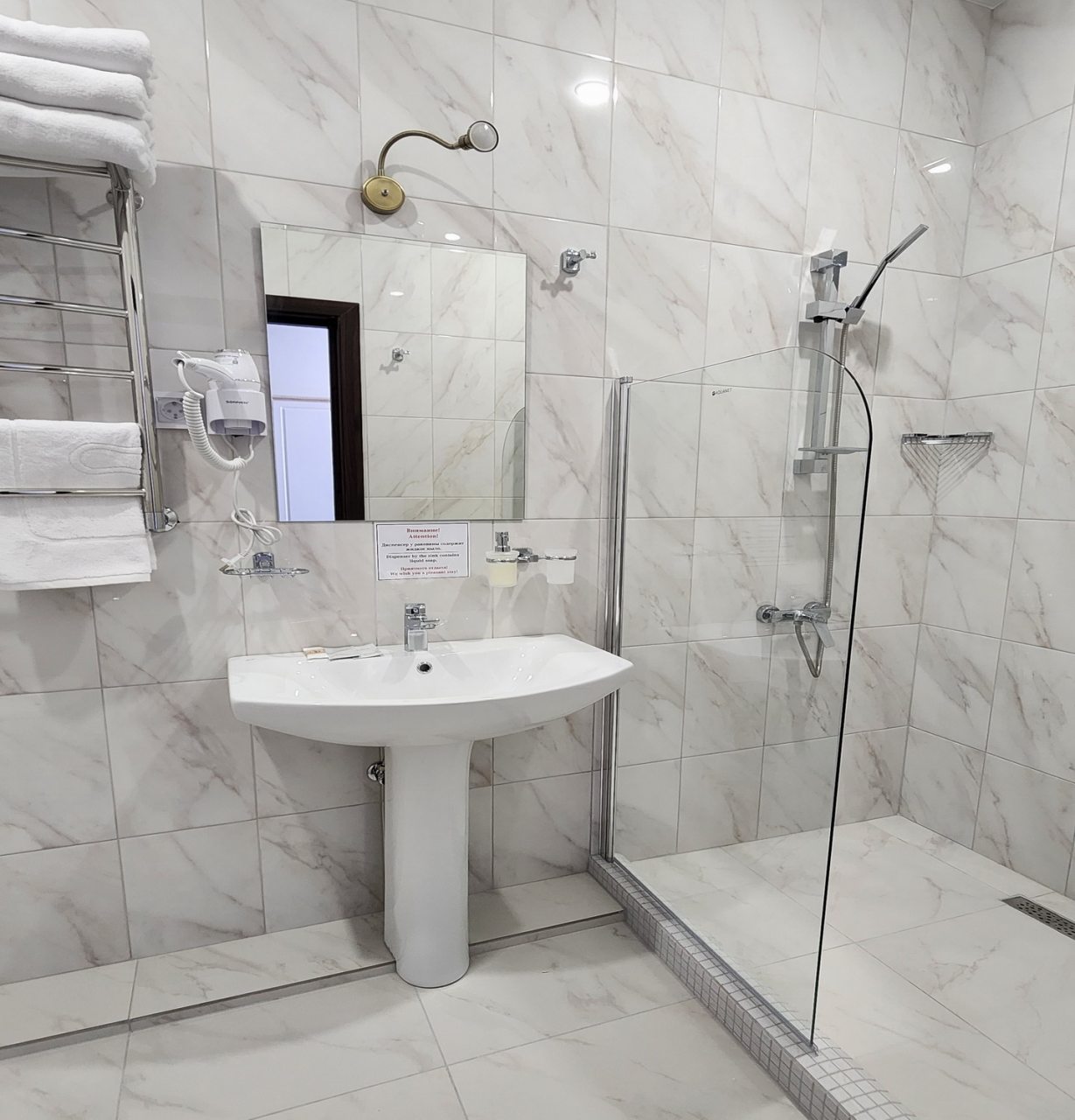 Люкс (Люкс с 1 большой кроватью, 1 маленькой и диваном), Отель БОЛКОНСКИЙ