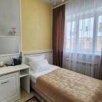 Люкс (Люкс с 1 большой кроватью, 1 маленькой и диваном), Отель БОЛКОНСКИЙ