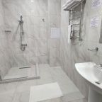 Люкс (Люкс с большой двуспальной кроватью и диваном), Отель БОЛКОНСКИЙ