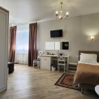 Полулюкс (Большой делюкс с 2 отдельными кроватями и диваном), Отель БОЛКОНСКИЙ