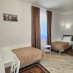 Полулюкс (Большой делюкс с 2 отдельными кроватями и диваном), Отель БОЛКОНСКИЙ