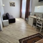 Полулюкс (Большой делюкс с 2 отдельными кроватями и диваном), Отель БОЛКОНСКИЙ