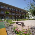 Своя ухоженная территория, Отель Южная Ночь