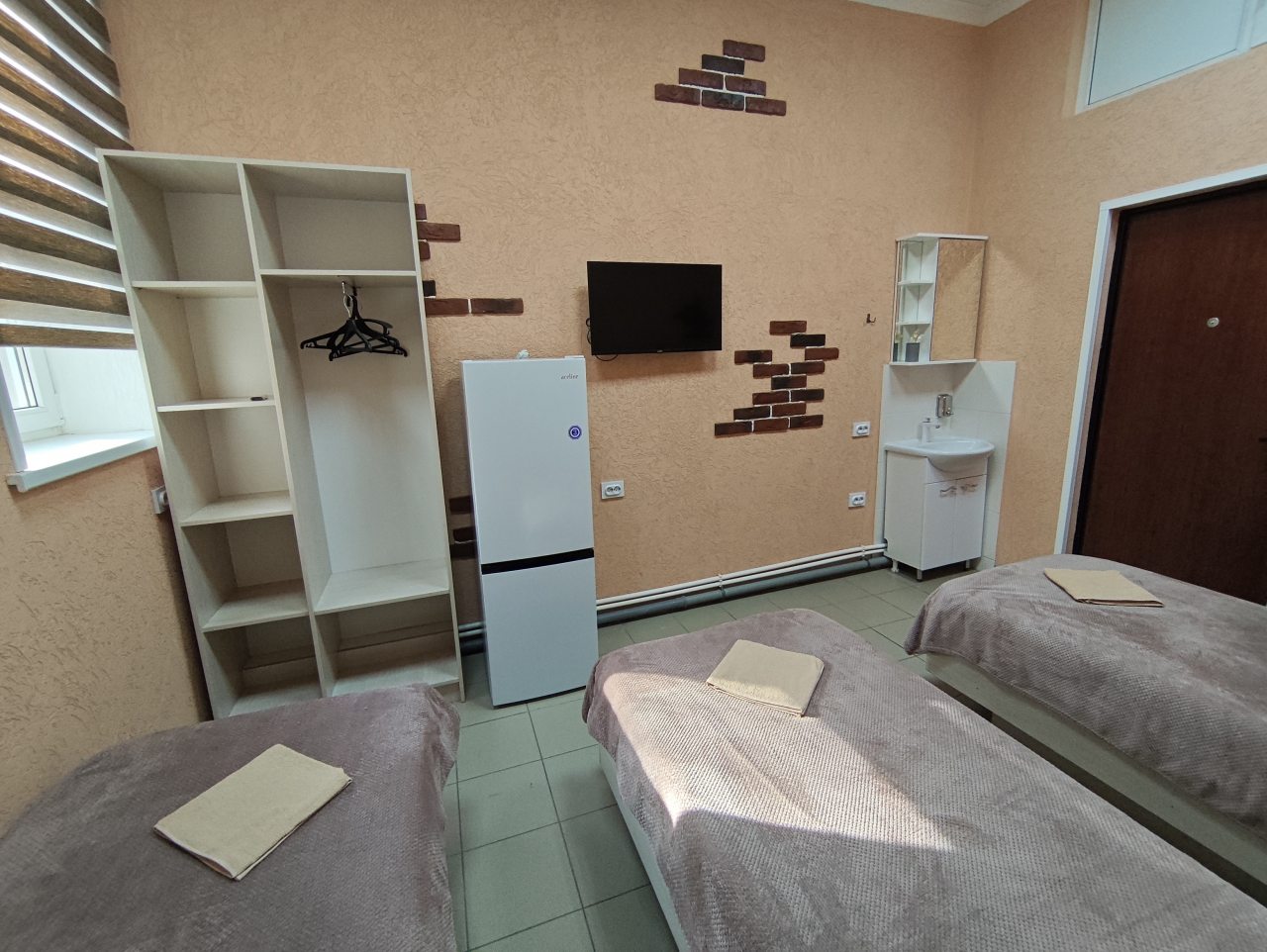 Квартира (Огромная 5-комн. квартира на Садовой), Хостел На Садовой