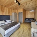 Коттедж (Коттедж у моря), Отель Grey House