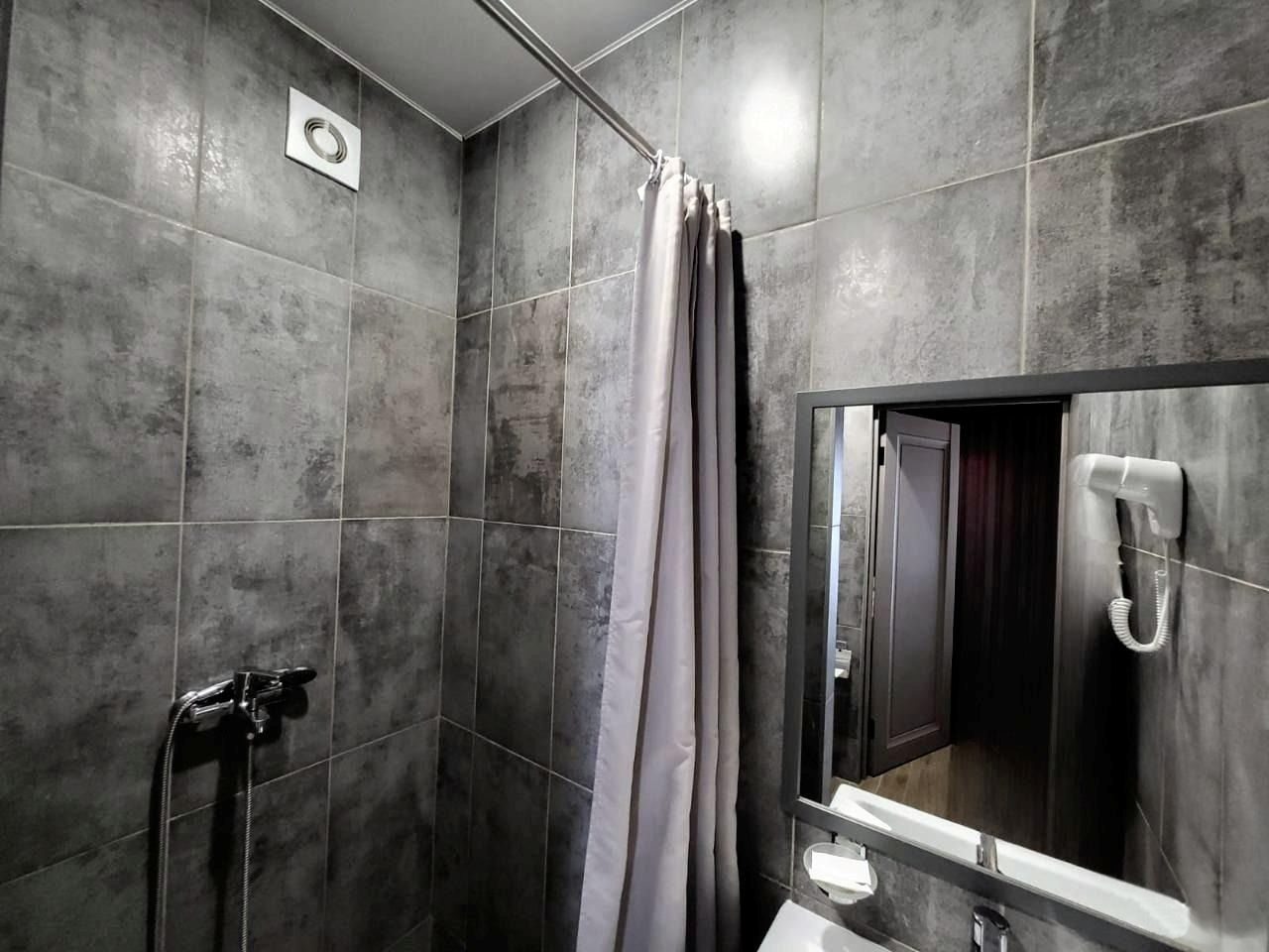Коттедж (Коттедж у моря), Отель Grey House