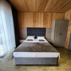 Коттедж (Коттедж у моря), Отель Grey House