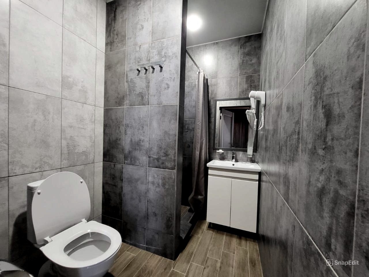 Коттедж (Коттедж у моря), Отель Grey House