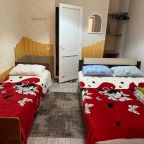 Трёхместный и более (Стандарт с двухспальной и односпальной кроватями), Гостиница Айсберг