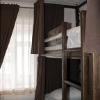 Восьмиместный (Хостел), Мини-отель Королевский пень