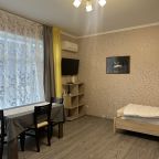 Апартаменты (Студия 5), Апартаменты Лада
