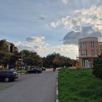 Парковка на прилегающей территории, Апартаменты Просторная гостевая на Туристической