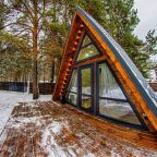 Коттедж (A-frame в сосновом лесу), Коттедж А-фрейм в сосновом лесу