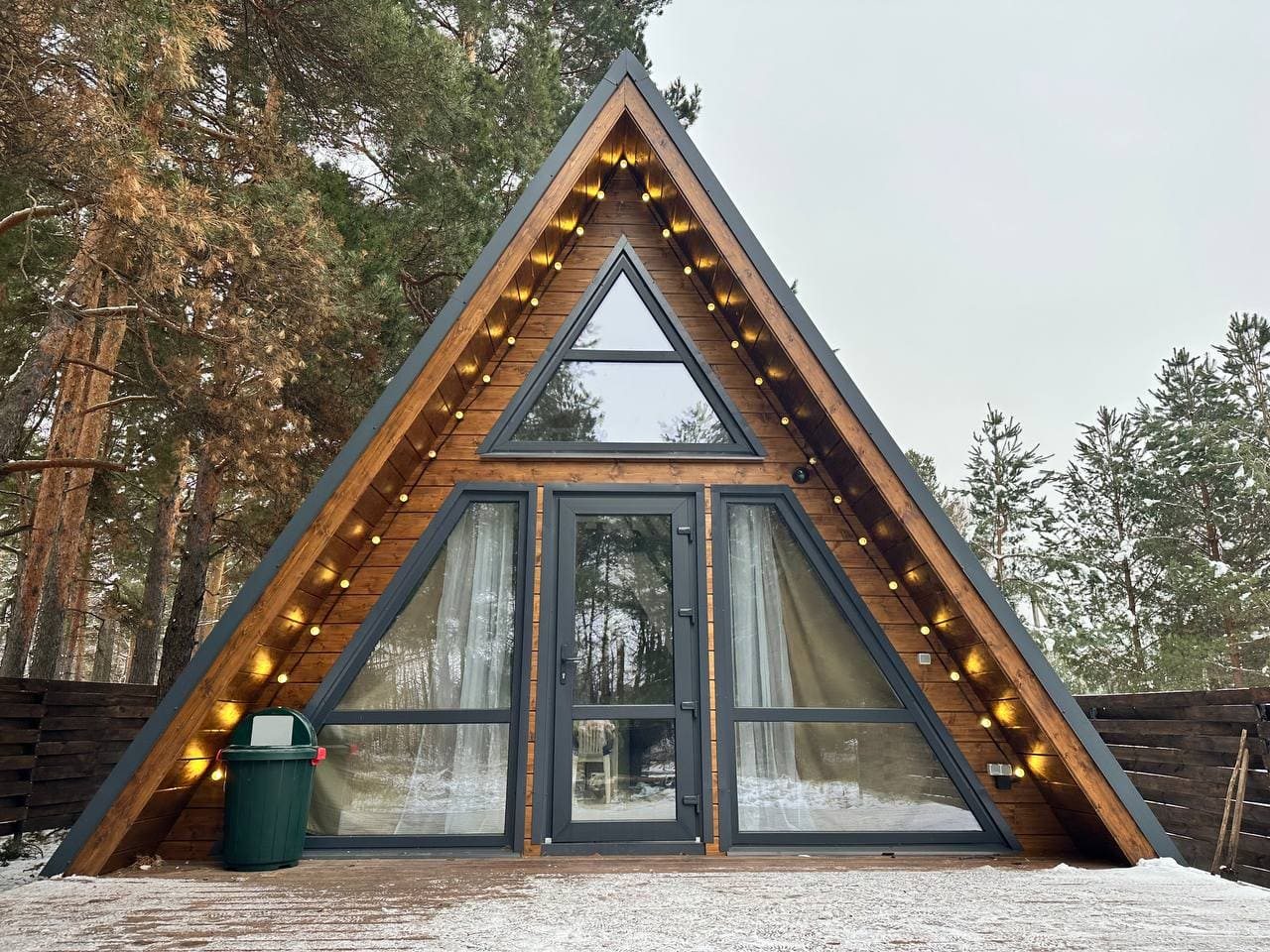 Коттедж (A-frame в сосновом лесу), Коттедж А-фрейм в сосновом лесу