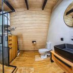 Коттедж (A-frame в сосновом лесу), Коттедж А-фрейм в сосновом лесу