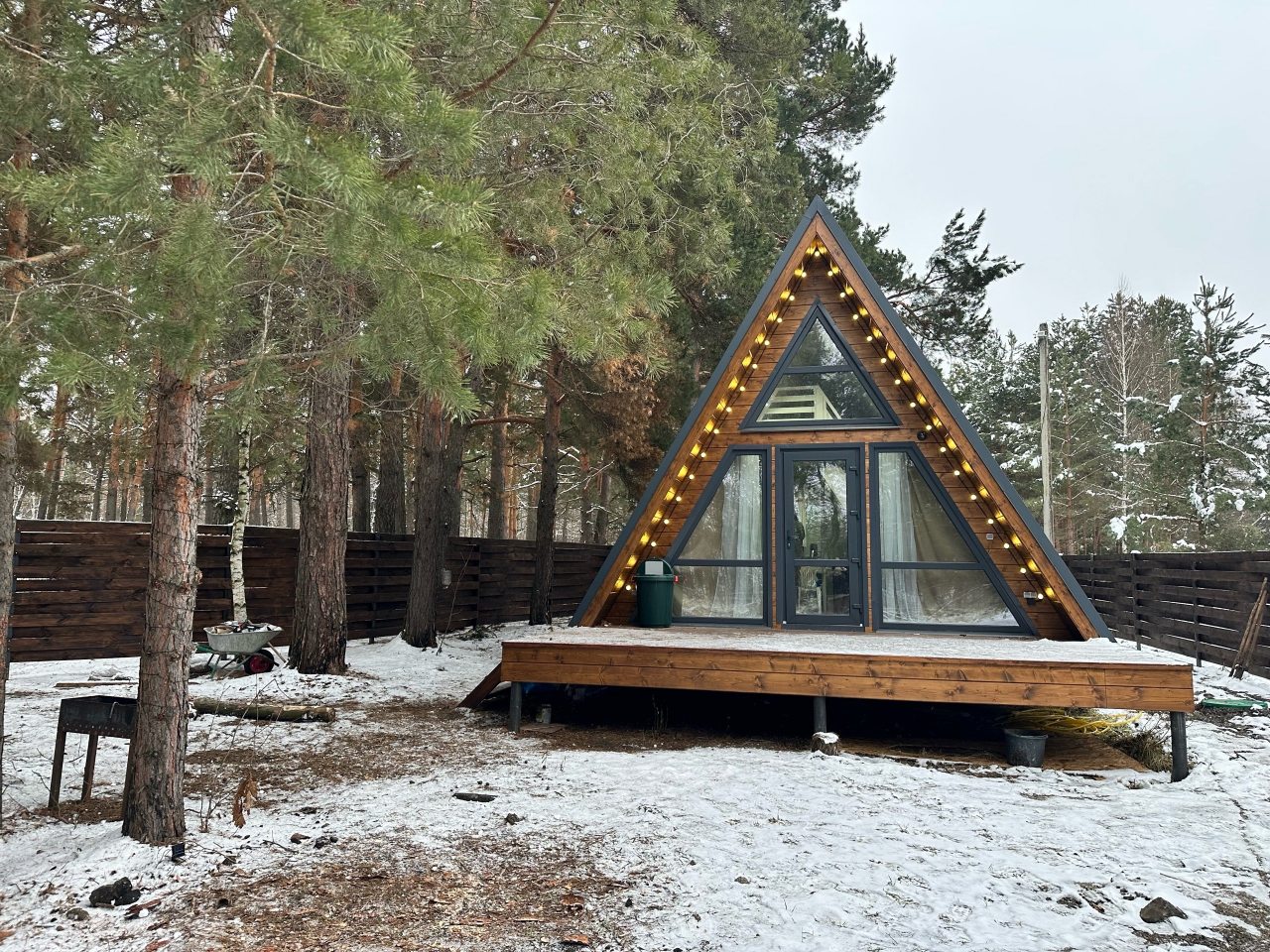 Коттедж (A-frame в сосновом лесу), Коттедж А-фрейм в сосновом лесу