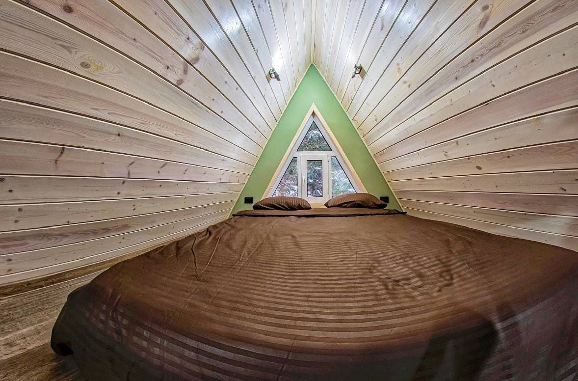 Коттедж (A-frame в сосновом лесу), Коттедж А-фрейм в сосновом лесу