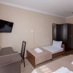 Трёхместный и более (Стандартный с балконом (3)), Гостевой дом Лидер