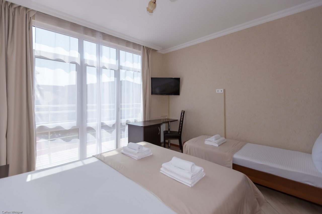 Трёхместный и более (Стандартный с балконом (3)), Гостевой дом Лидер