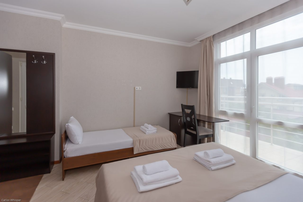 Трёхместный и более (Стандартный с балконом (3)), Гостевой дом Лидер