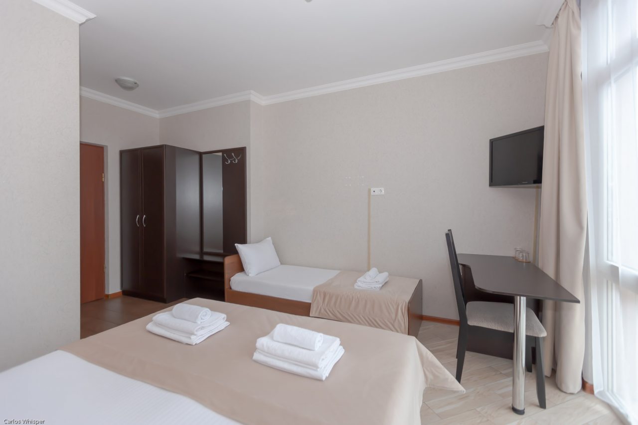 Трёхместный и более (Стандартный с балконом (3)), Гостевой дом Лидер