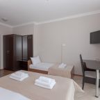 Трёхместный и более (Стандартный с балконом (3)), Гостевой дом Лидер