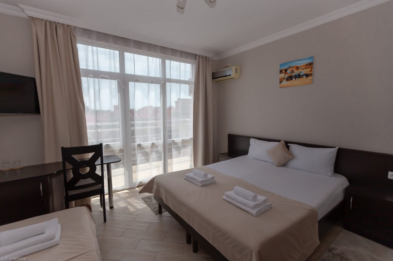 Трёхместный и более (Стандартный с балконом (3)), Гостевой дом Лидер