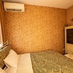 Шестиместный (Трехкомнатная квартира), Апартаменты Трехкомнатная на Большом Конюшковском