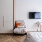 Кресло, письменный стол