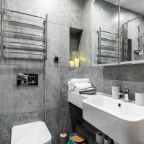 Ванная комната с душем.