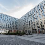 Здание. Территория комплекса.