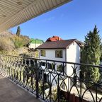 Вилла (Ялтинская Вилла), Коттедж Ялтинская Вилла