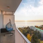 Люкс (Двухкомнатный на 8 этаже с видом на море (кровать+диван)), Видовой апарт-отель жк актер гэлакси