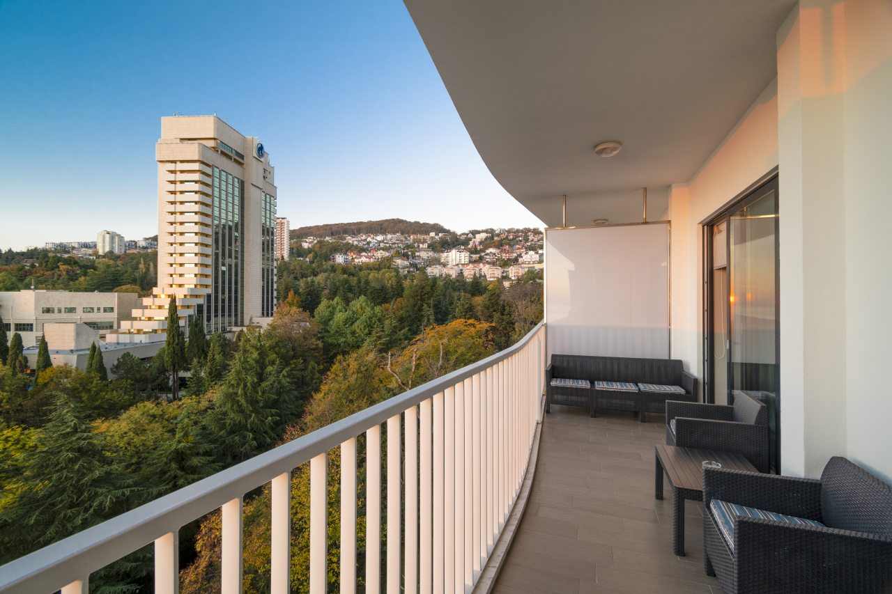 Люкс (Двухкомнатный на 8 этаже с видом на море (кровать+диван)), Видовой апарт-отель жк актер гэлакси