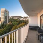 Люкс (Двухкомнатный на 8 этаже с видом на море (кровать+диван)), Видовой апарт-отель жк актер гэлакси