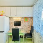 Трёхместный и более (Квартира у метро Дунайская рядом с клиникой микрохирургии глаза Федорова), Апартаменты Рядом с клиникой микрохирургии глаза Федорова у метро Дунайская
