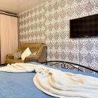 Трёхместный и более (Квартира у метро Дунайская рядом с клиникой микрохирургии глаза Федорова), Апартаменты Рядом с клиникой микрохирургии глаза Федорова у метро Дунайская