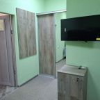 Шестиместный (Место в шестиместном мужском номере), Гостиница Уют