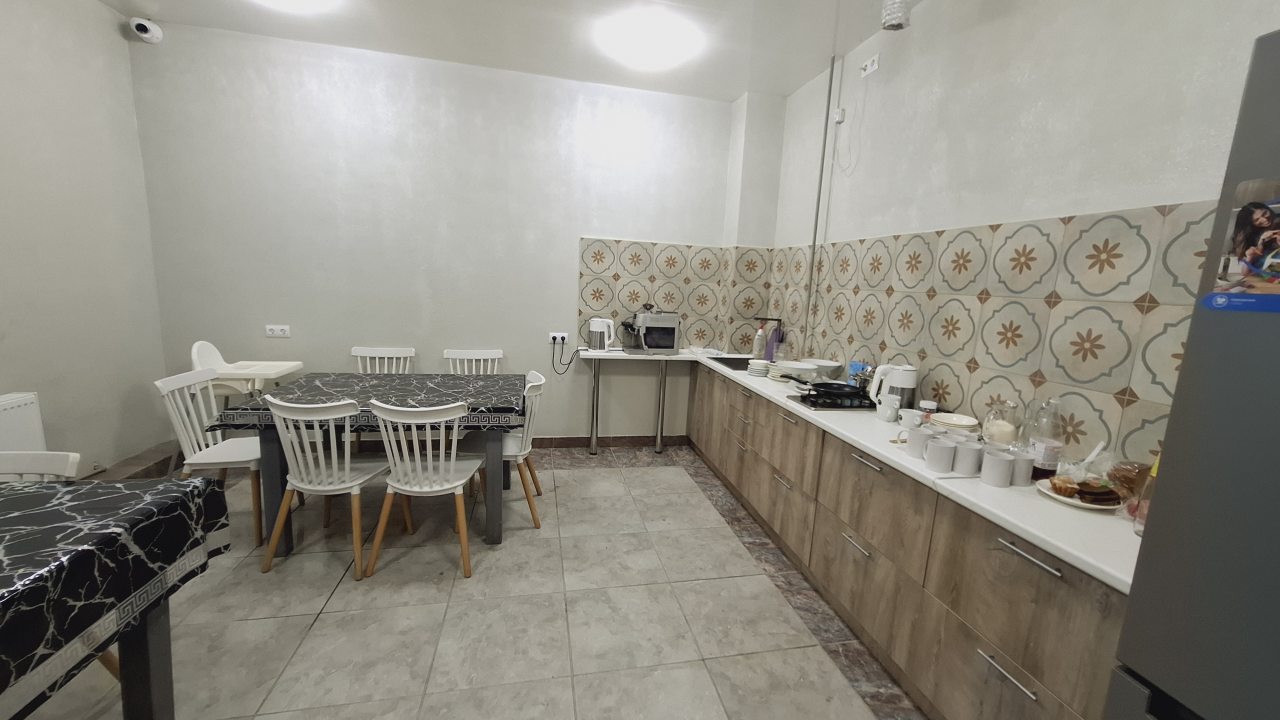 Трехместный (Трехместный с 1 двухспальной и 1 односпальной кроватями), Гостиница Уют