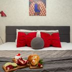 Люкс (АПАРТАМЕНТЫ «АТМОСФЕРА» | ГРАНАТОВЫЙ СЛЕД — ПАНОРАМА НА 22 ЭТАЖЕ), Апартаменты Атмосфера на Хренникова 8