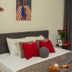 Люкс (АПАРТАМЕНТЫ «АТМОСФЕРА» | ГРАНАТОВЫЙ СЛЕД — ПАНОРАМА НА 22 ЭТАЖЕ), Апартаменты Атмосфера на Хренникова 8