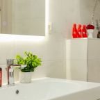 Люкс (АПАРТАМЕНТЫ «АТМОСФЕРА» | ГРАНАТОВЫЙ СЛЕД — ПАНОРАМА НА 22 ЭТАЖЕ), Апартаменты Атмосфера на Хренникова 8